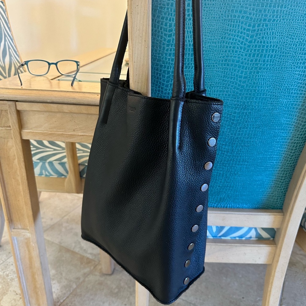 Hammitt Oliver tote. Black